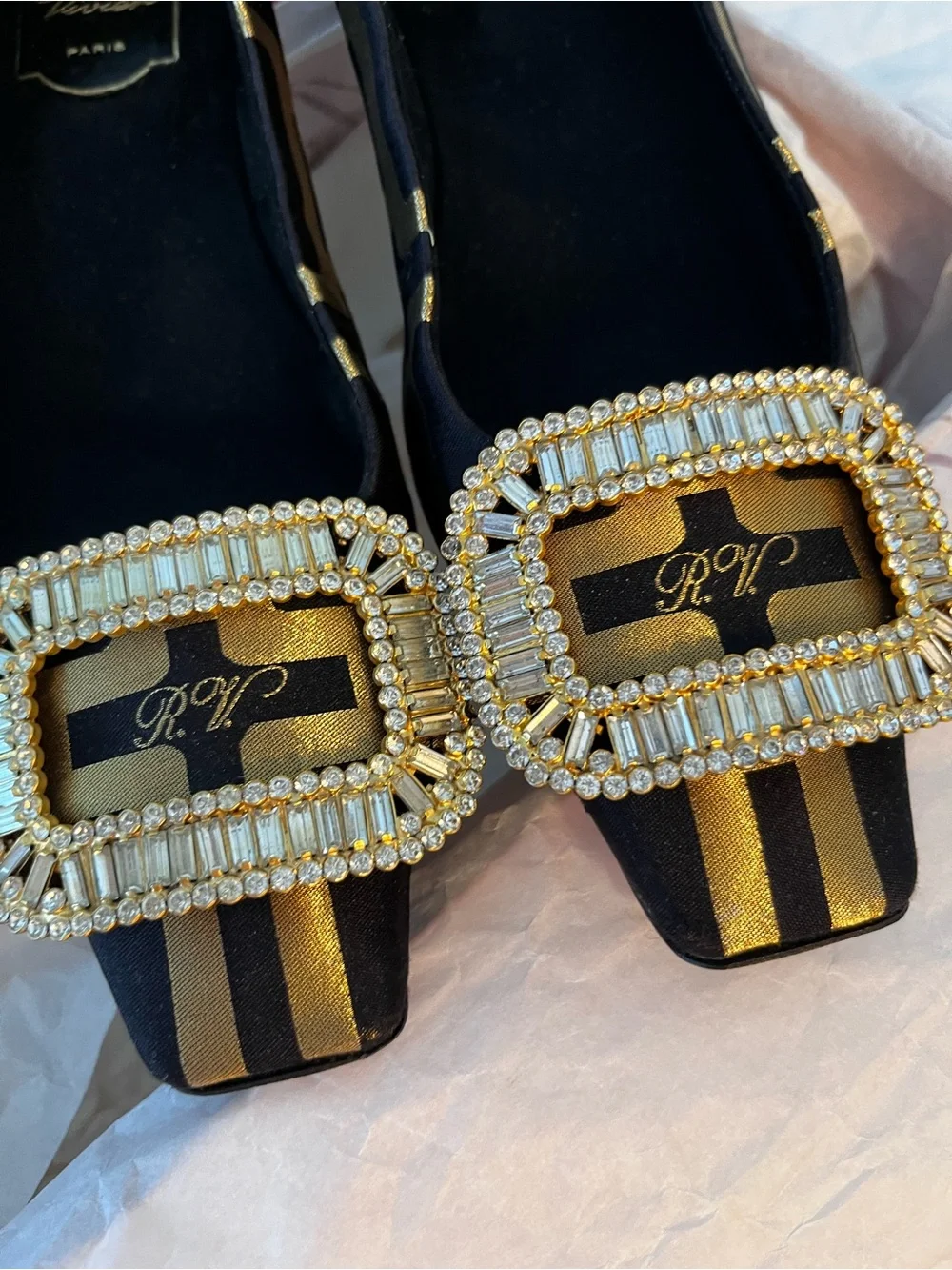 Roger Vivier Black/Gold Satin Buckle Flats w/ Crystal/Rhinestone Bckle 37 / 25mm